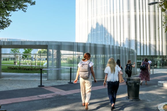 Why an EMBA Module Abroad? Nurturing Leaders through Immersive Experiences
